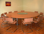 Круглый стол для переговоров