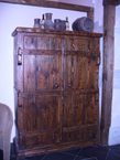 Шкаф в старинном стиле