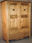 Шкаф из дерева в стиле кантри